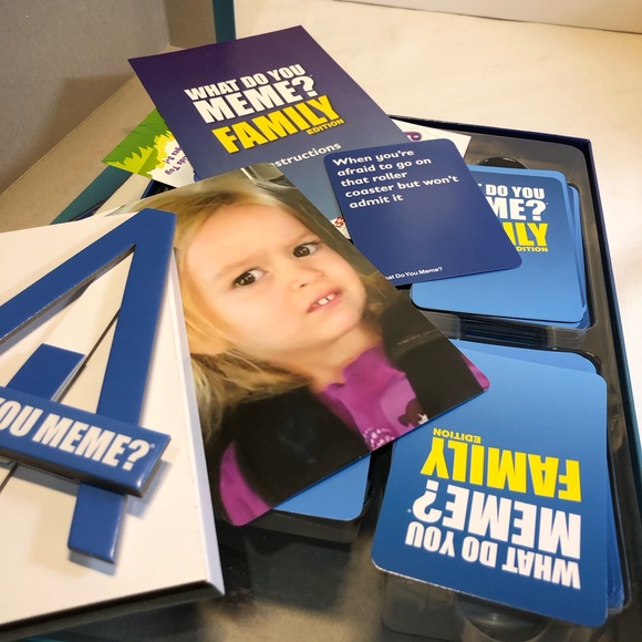 WHAT DO YOU MEME? FAMILY EDITION Complete Game 365 Cards + Easel - Picture 3 of 10